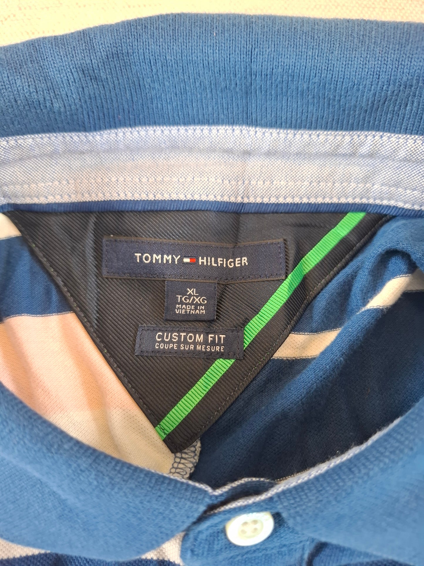 001243 Tommy Hilfiger Polo shirt size XL Navy/ Multicolor