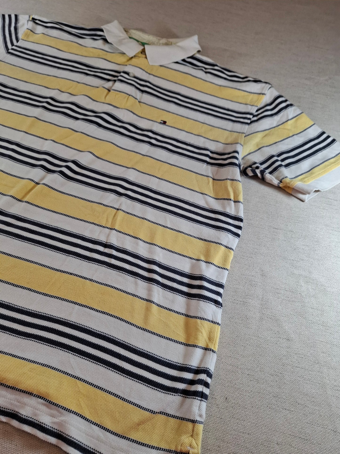 001311 Tommy Hilfiger Polo shirt size XL Yellow/ Multicolor