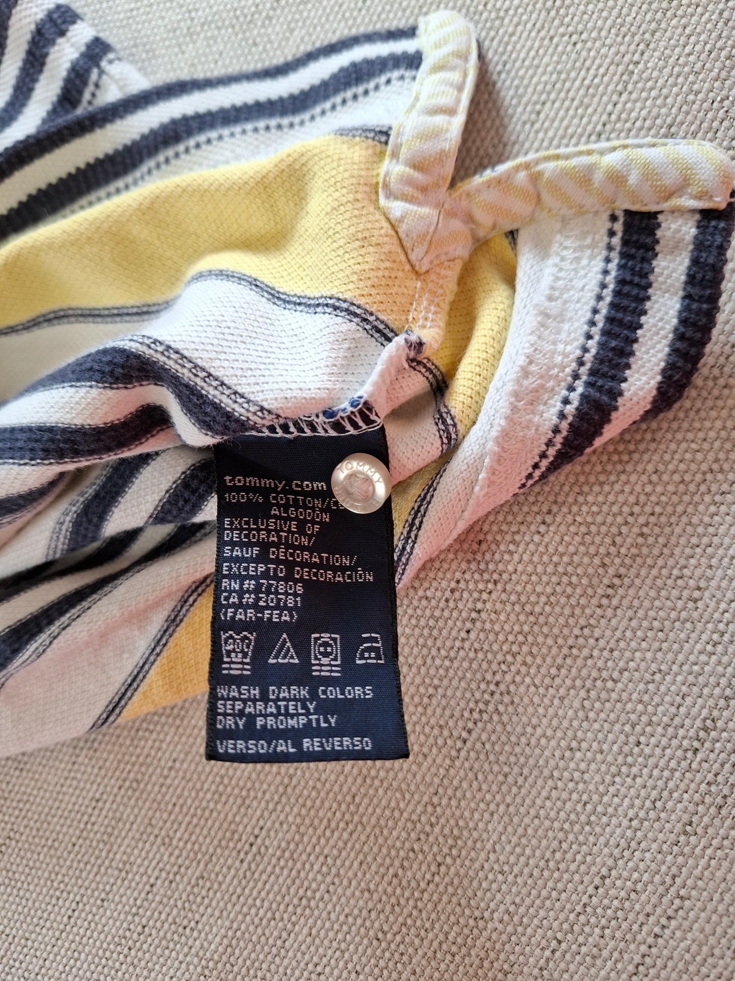 001311 Tommy Hilfiger Polo shirt size XL Yellow/ Multicolor