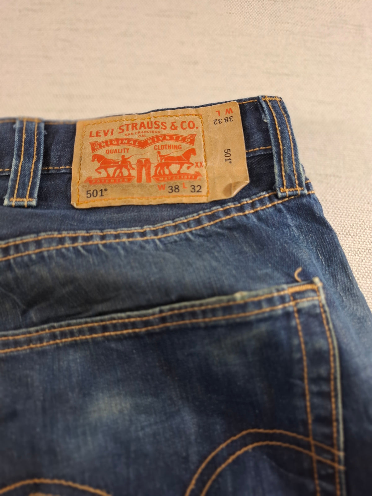 000232 Levi's 501 Jeans size 38/32 Blue