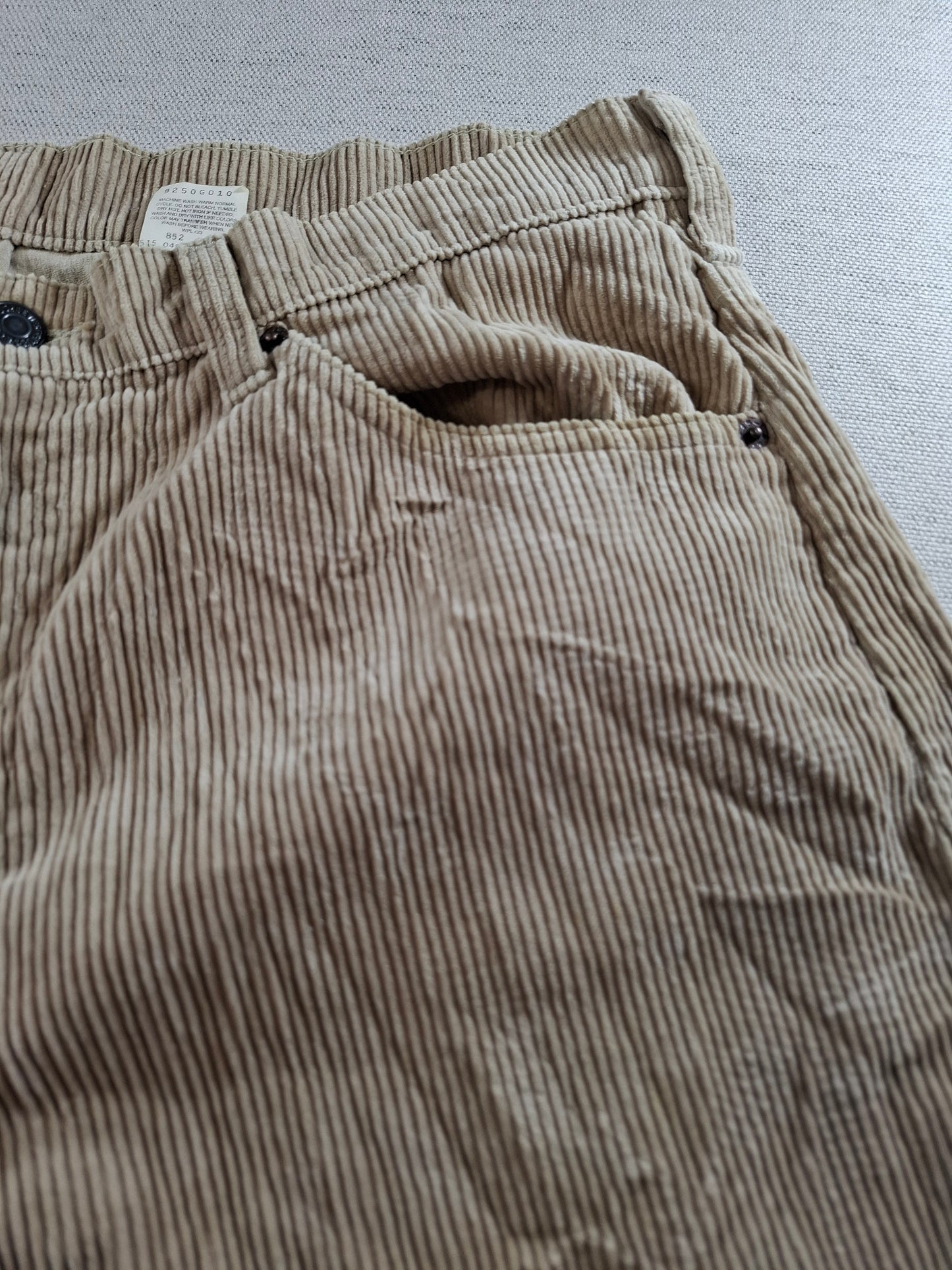 001381 Levi's Corduroy – Beige, Size 34/32