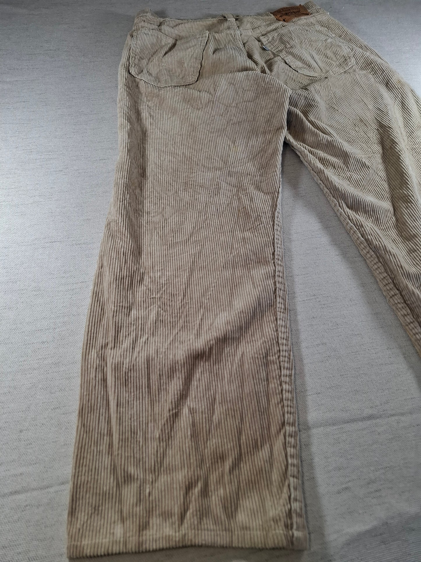 001381 Levi's Corduroy – Beige, Size 34/32