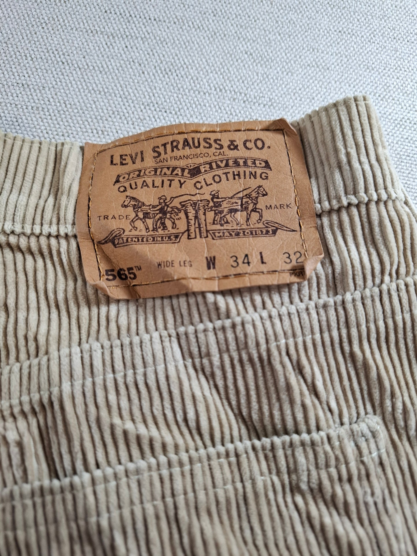 001381 Levi's Corduroy – Beige, Size 34/32