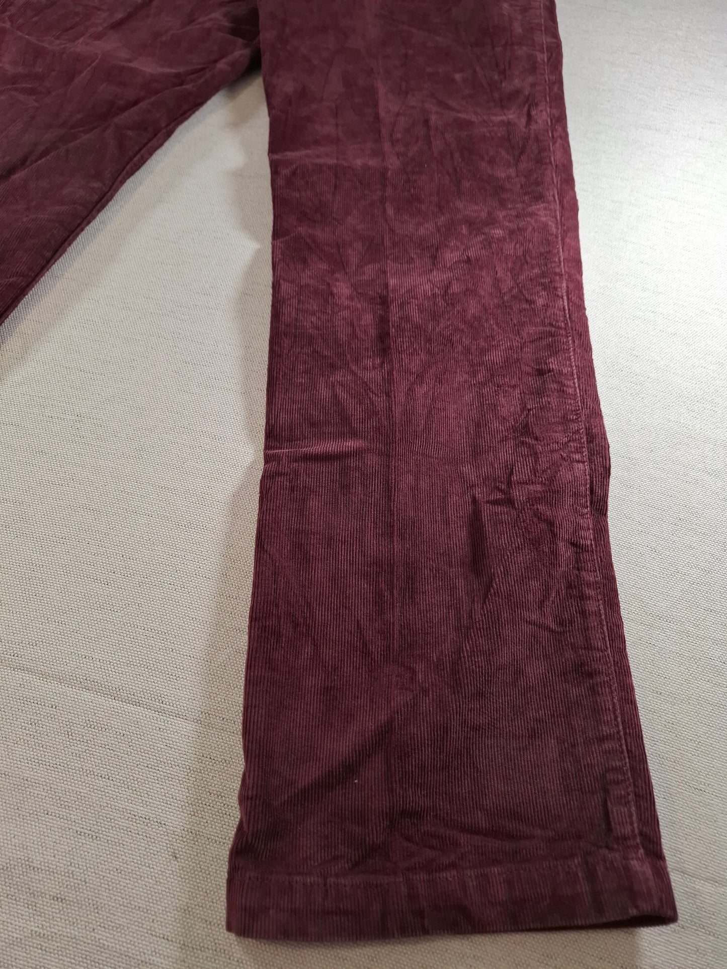 001382 Dockers Corduroy – Burgundy, Size 34/34