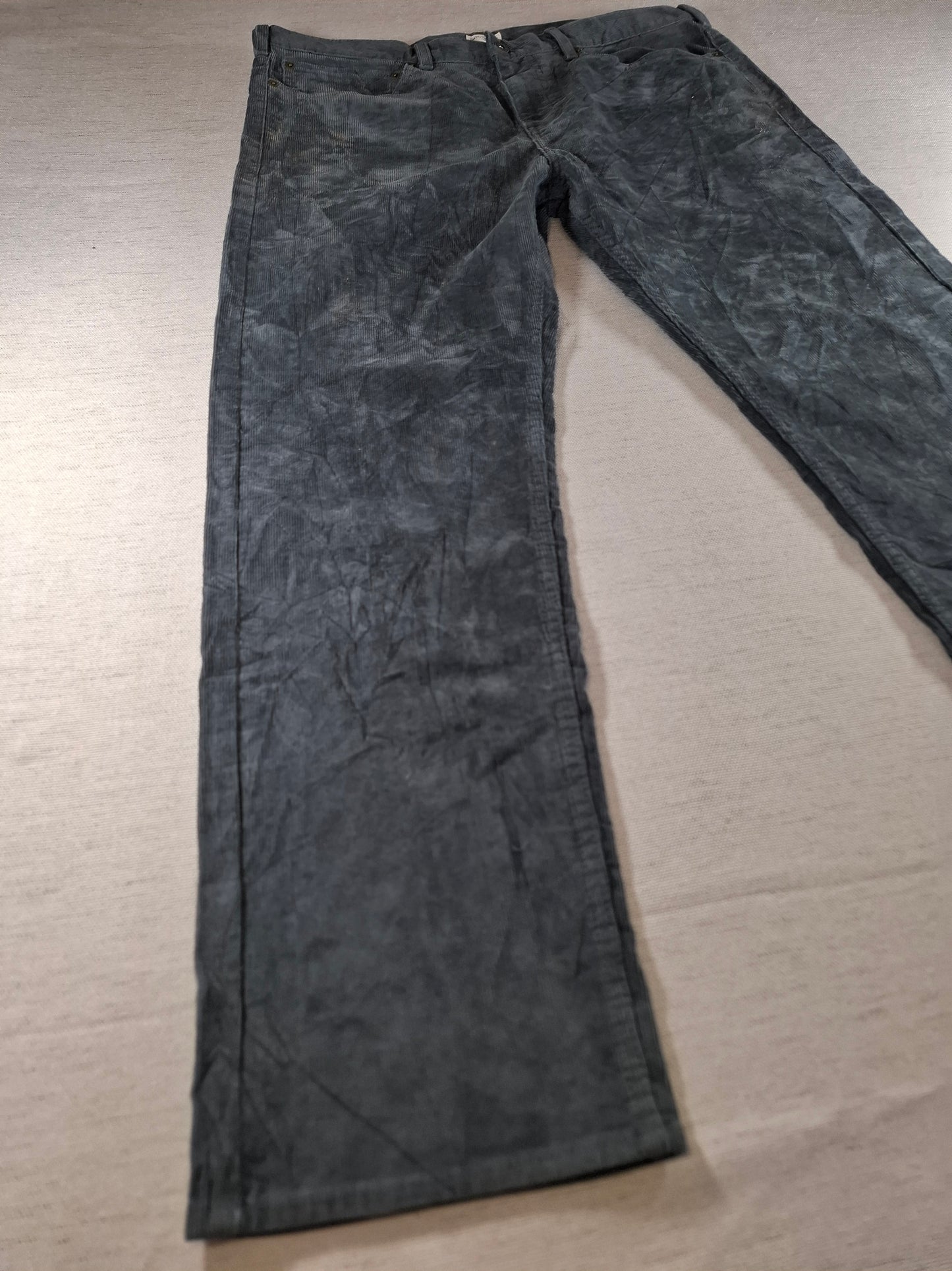 001389 Dockers Corduroy – Grey, Size 38/30