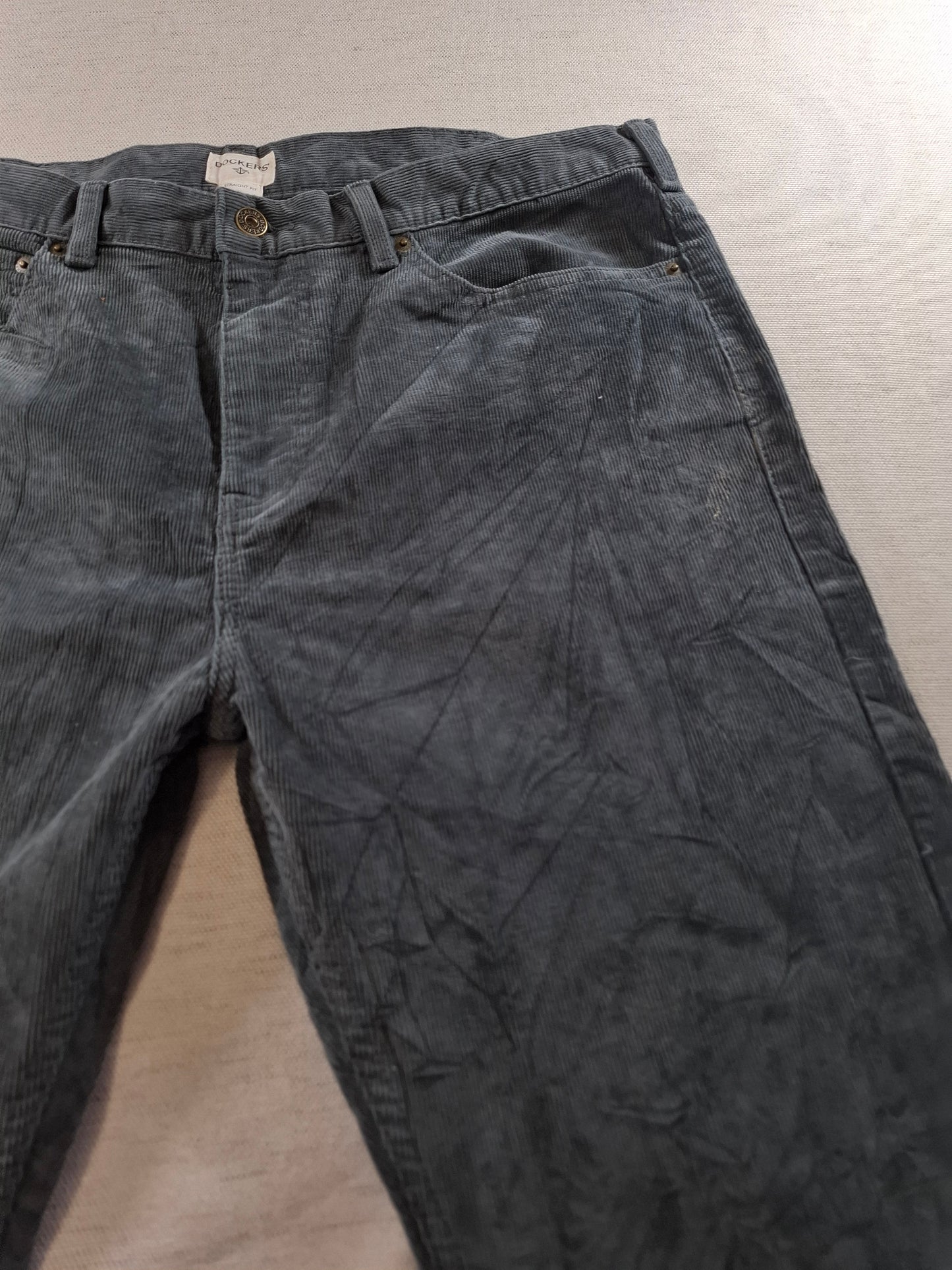 001389 Dockers Corduroy – Grey, Size 38/30