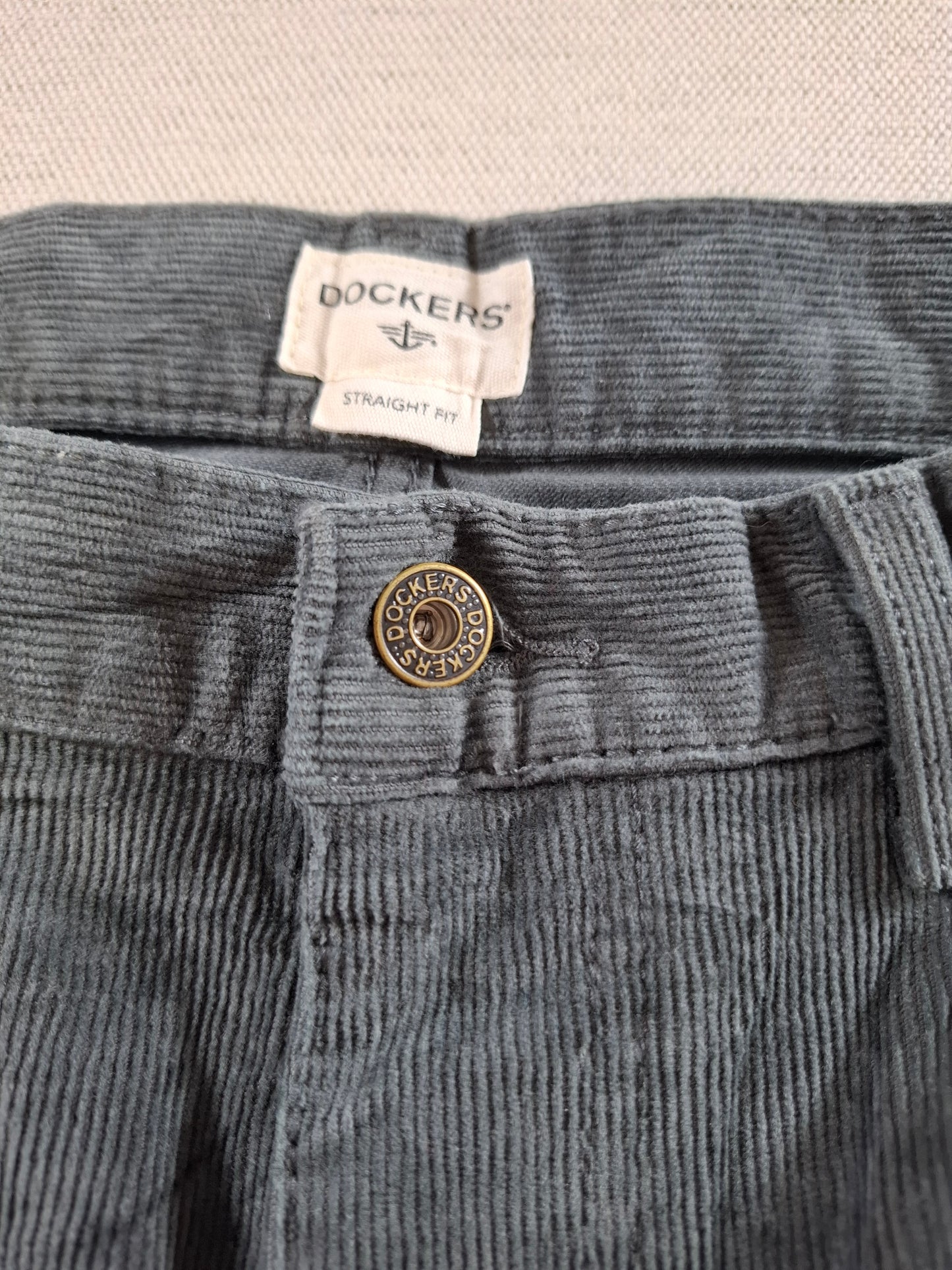001389 Dockers Corduroy – Grey, Size 38/30