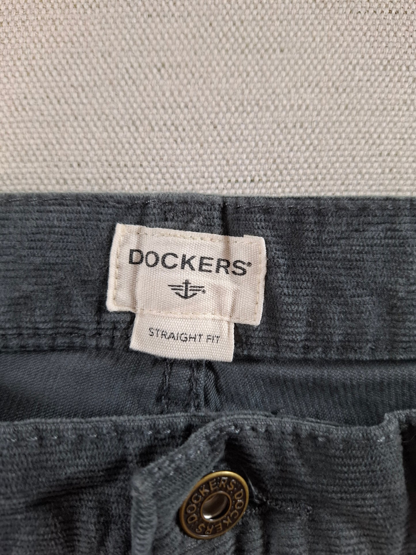 001389 Dockers Corduroy – Grey, Size 38/30