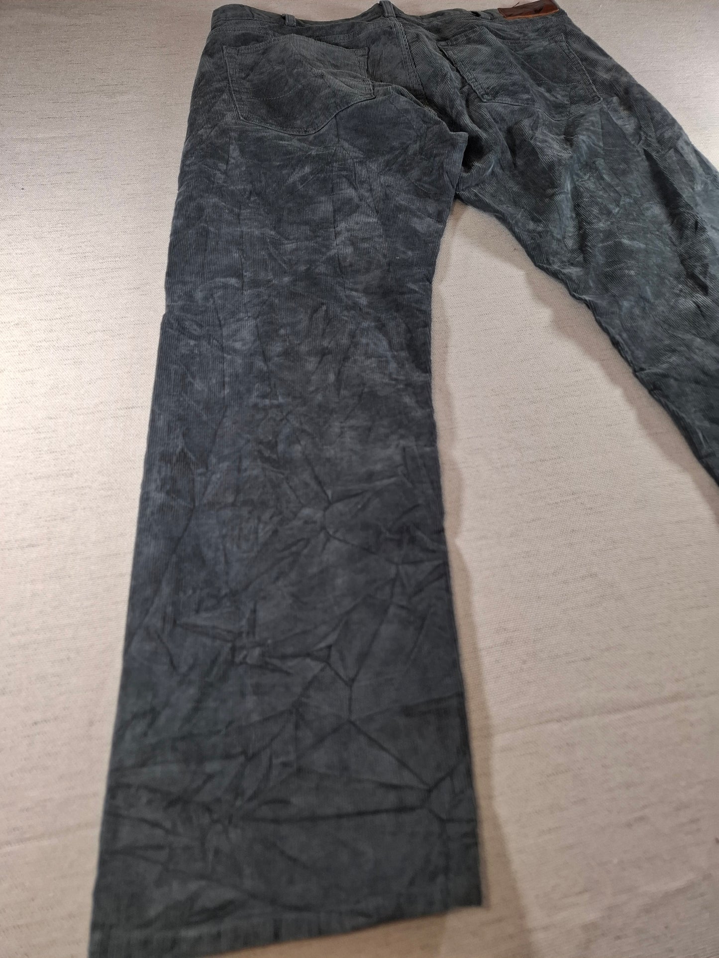 001389 Dockers Corduroy – Grey, Size 38/30