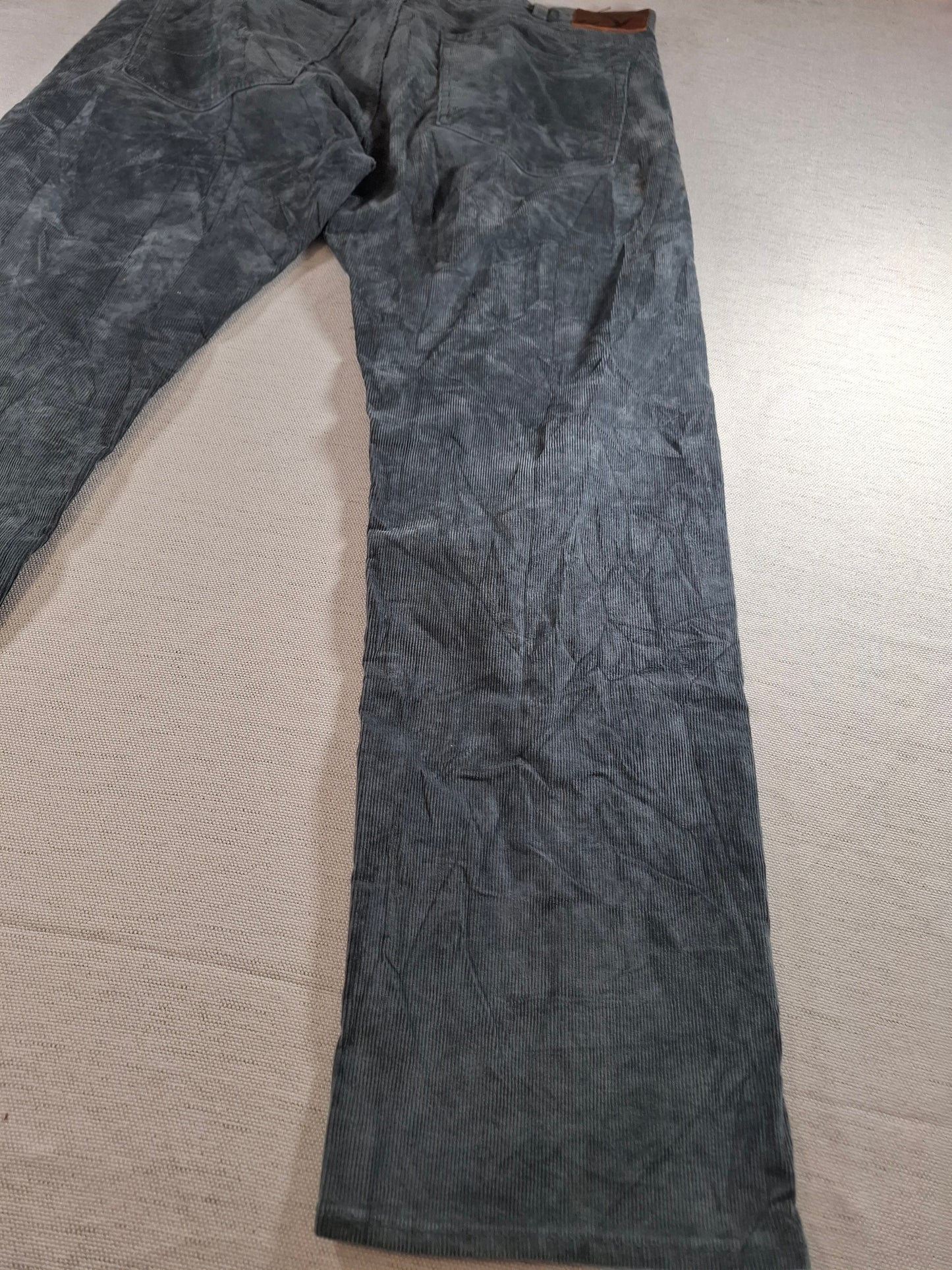 001389 Dockers Corduroy – Grey, Size 38/30