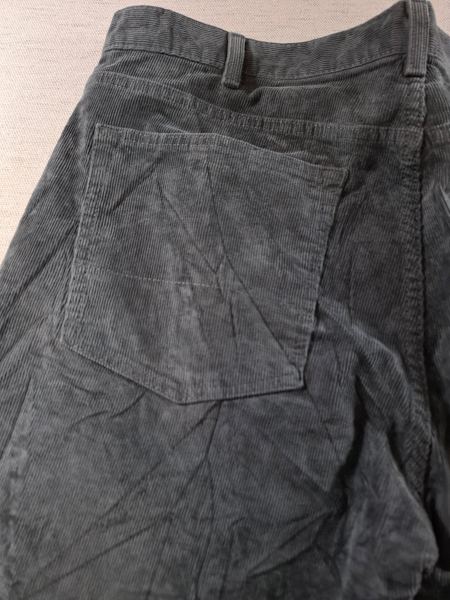 001389 Dockers Corduroy – Grey, Size 38/30