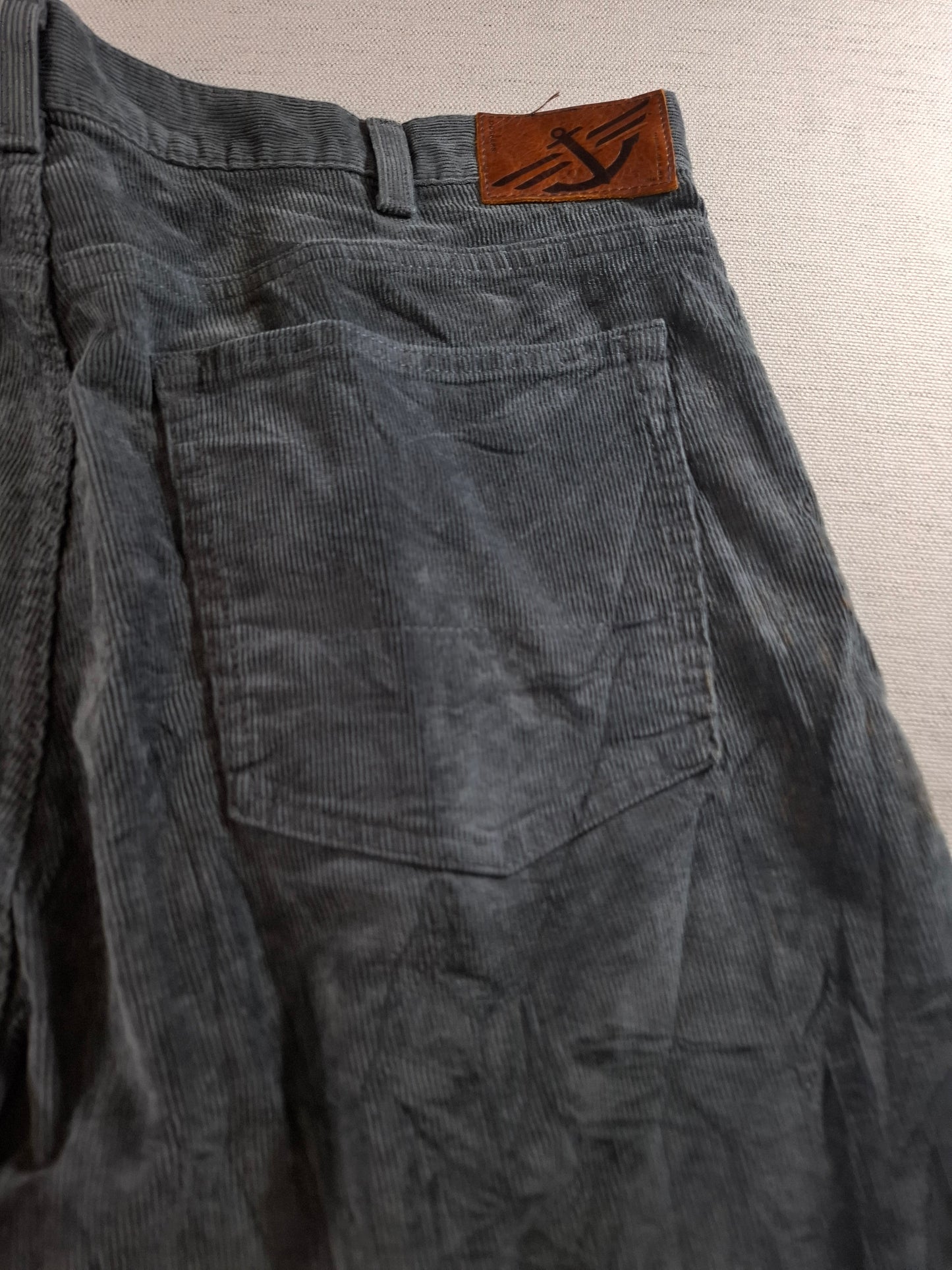 001389 Dockers Corduroy – Grey, Size 38/30