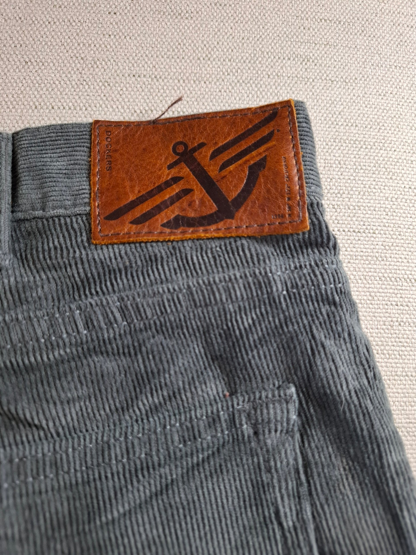 001389 Dockers Corduroy – Grey, Size 38/30