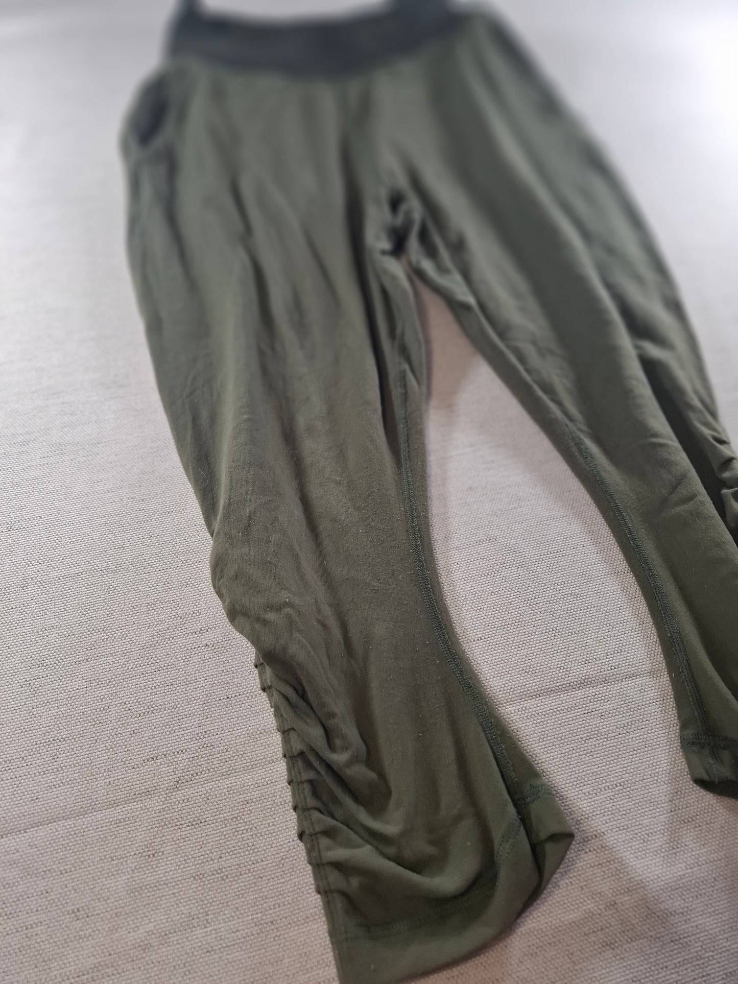 001457 – Lululemon Legging – Green, Size 6