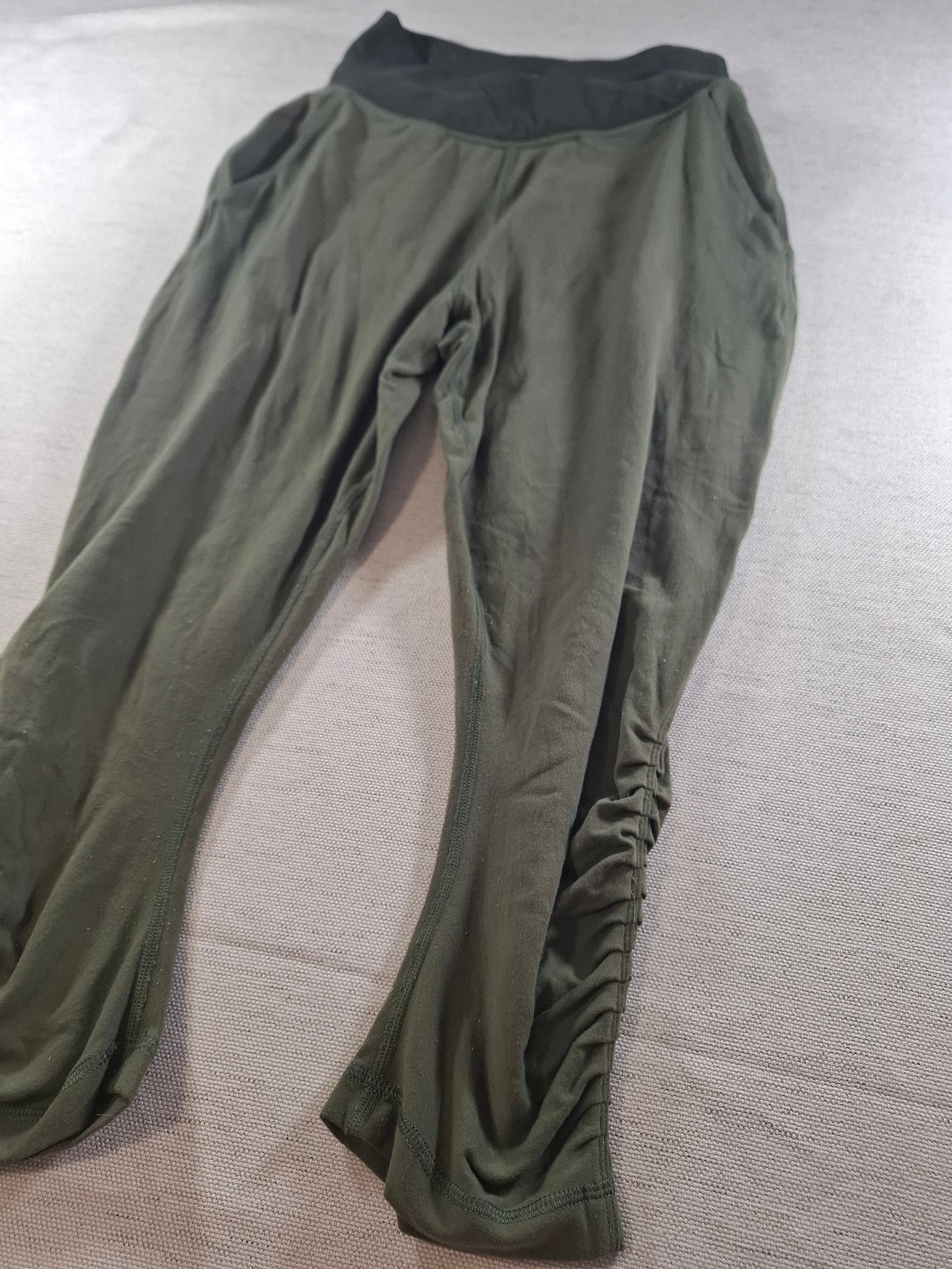 001457 – Lululemon Legging – Green, Size 6