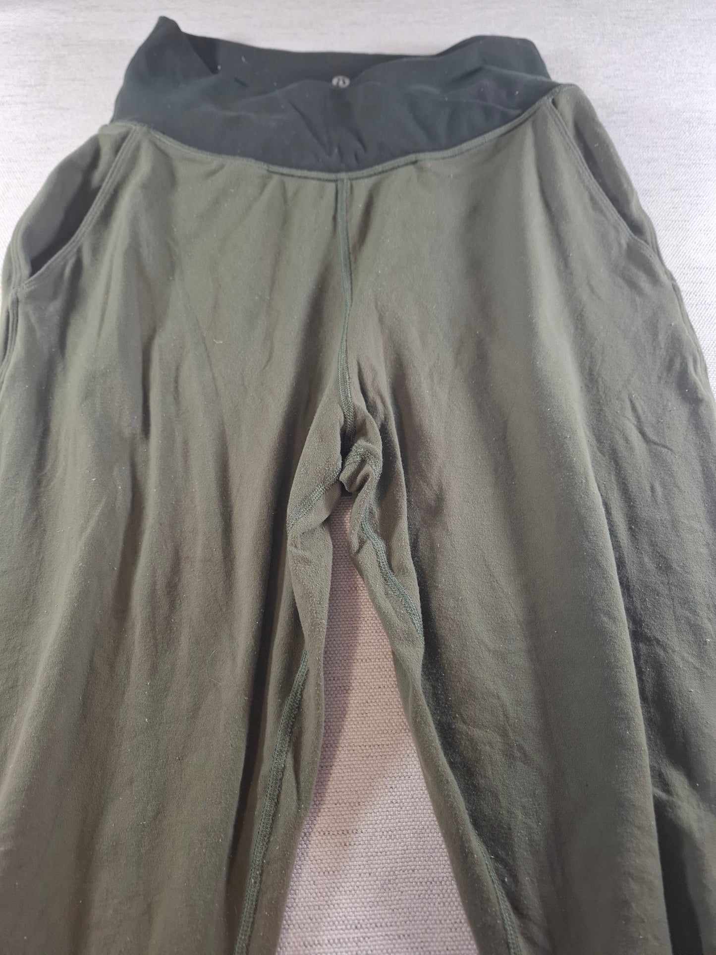 001457 – Lululemon Legging – Green, Size 6