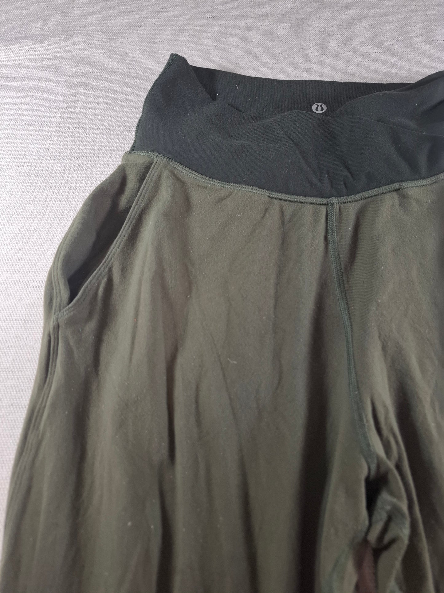 001457 – Lululemon Legging – Green, Size 6