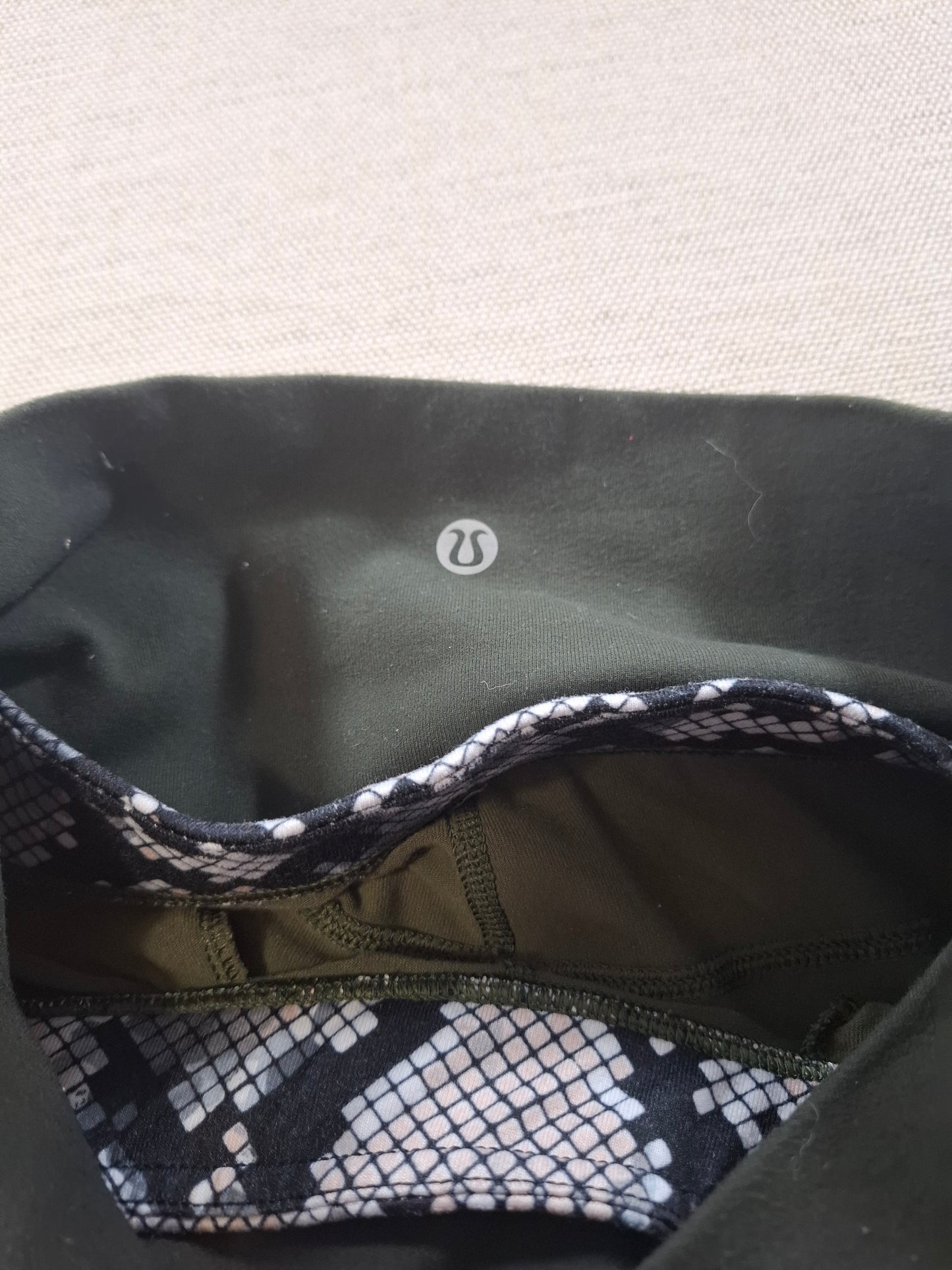 001457 – Lululemon Legging – Green, Size 6