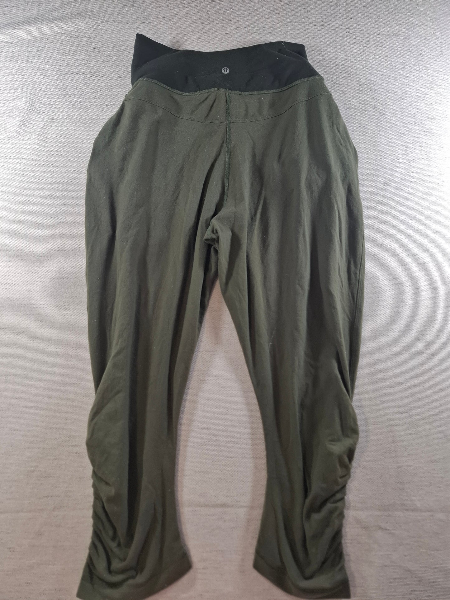 001457 – Lululemon Legging – Green, Size 6