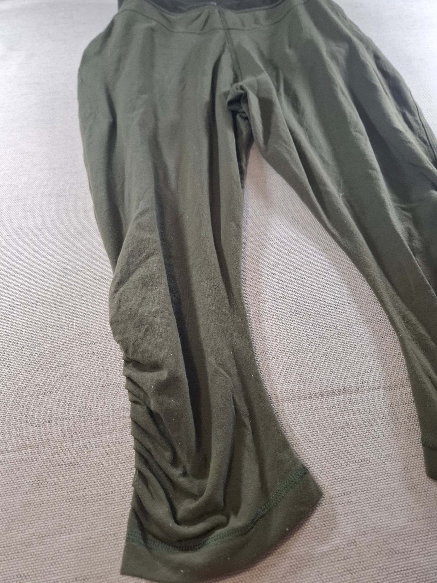 001457 – Lululemon Legging – Green, Size 6