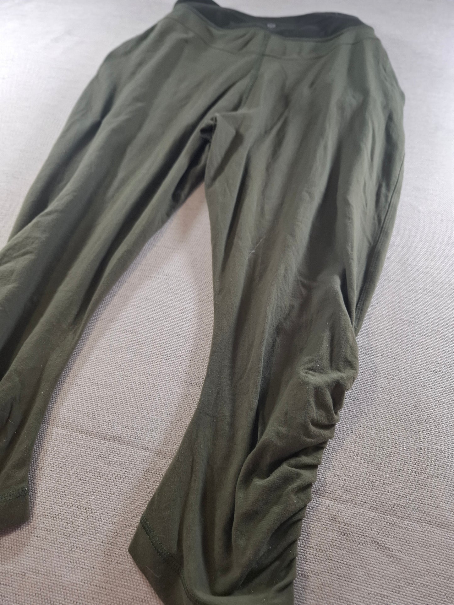 001457 – Lululemon Legging – Green, Size 6