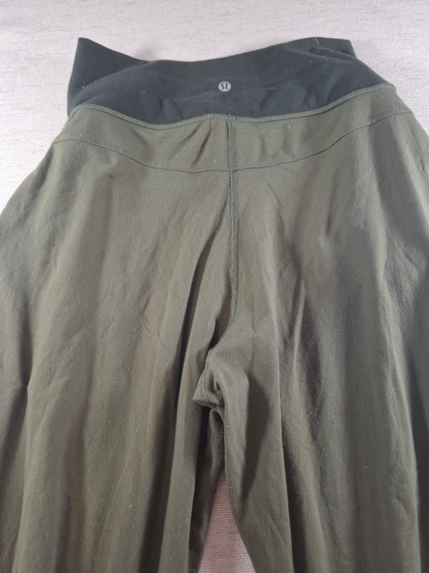 001457 – Lululemon Legging – Green, Size 6