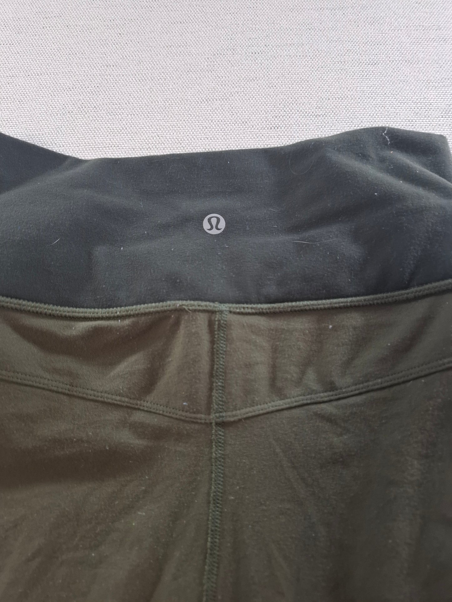 001457 – Lululemon Legging – Green, Size 6
