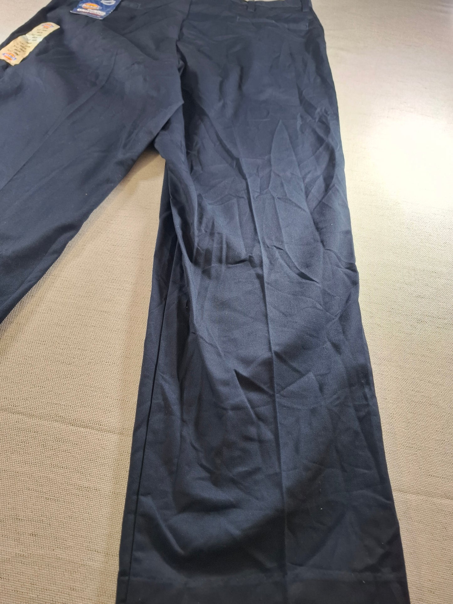 001461 – Dickies pants/ trousers – Navy, Size 40/30