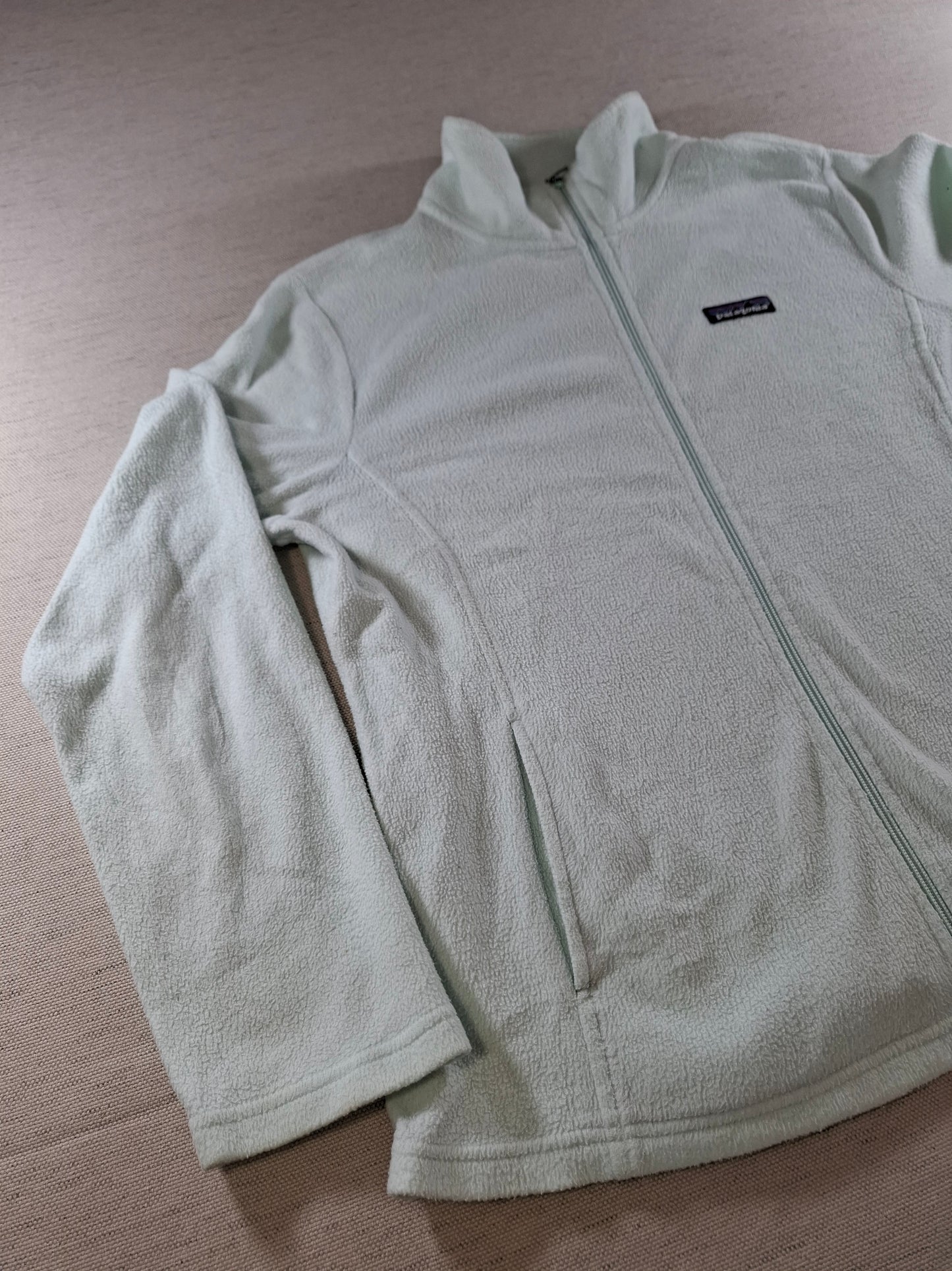 001504 – Patagonia Fleece Jacket – White/Mint, Size Women's L