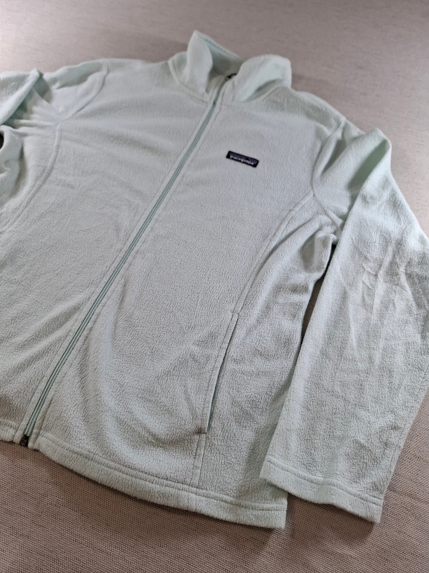 001504 – Patagonia Fleece Jacket – White/Mint, Size Women's L