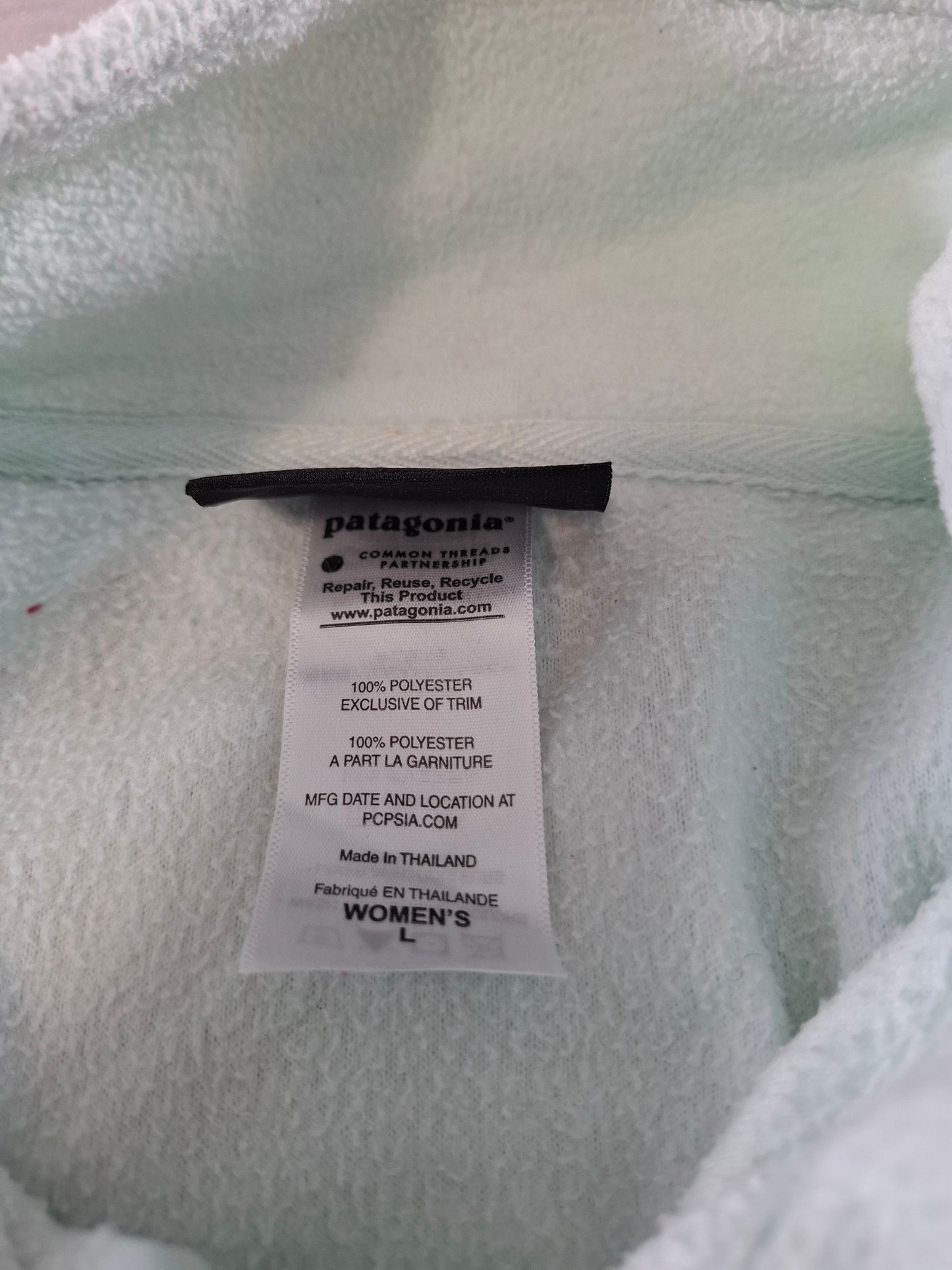 001504 – Patagonia Fleece Jacket – White/Mint, Size Women's L