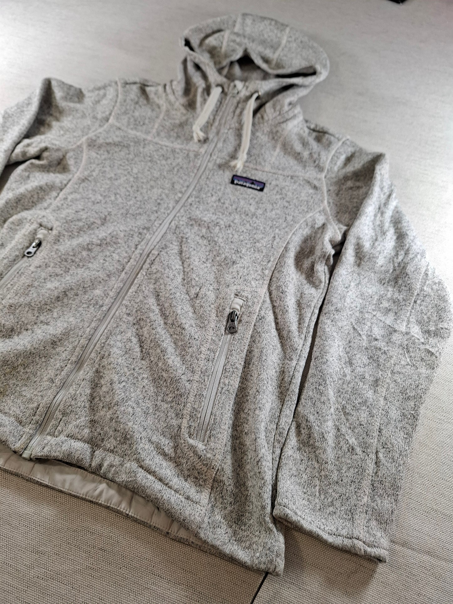 001507 – Patagonia Fleece Hoodie – Grey, Size Women's M