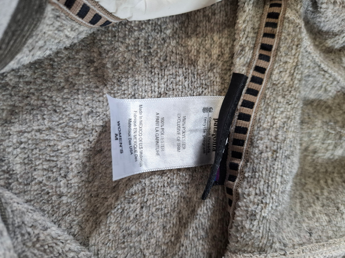 001507 – Patagonia Fleece Hoodie – Grey, Size Women's M