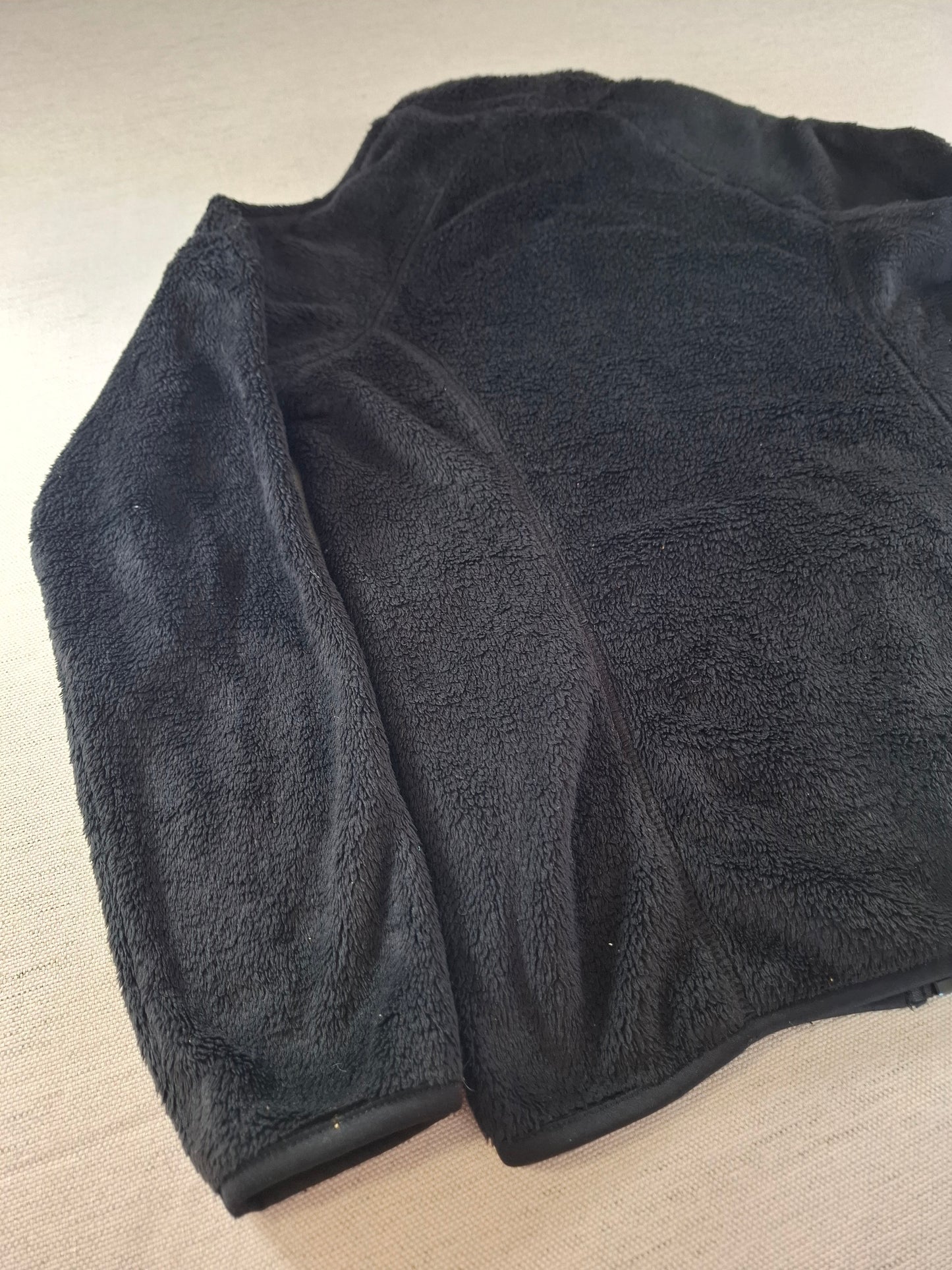 001529 – Patagonia Fleece Jacket – Black, Size M