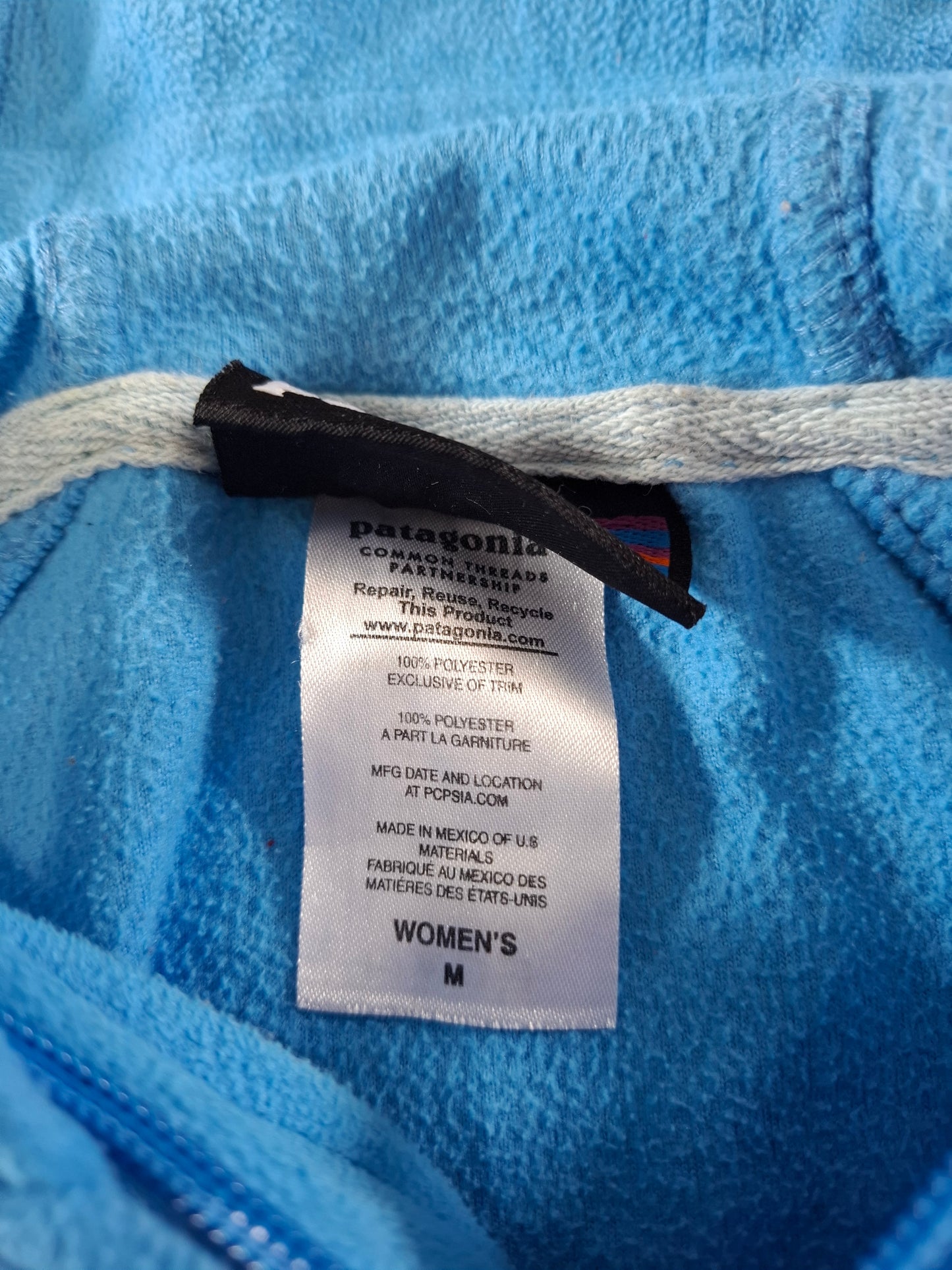 001532 – Patagonia Hoodie – Blue, Size Women's M