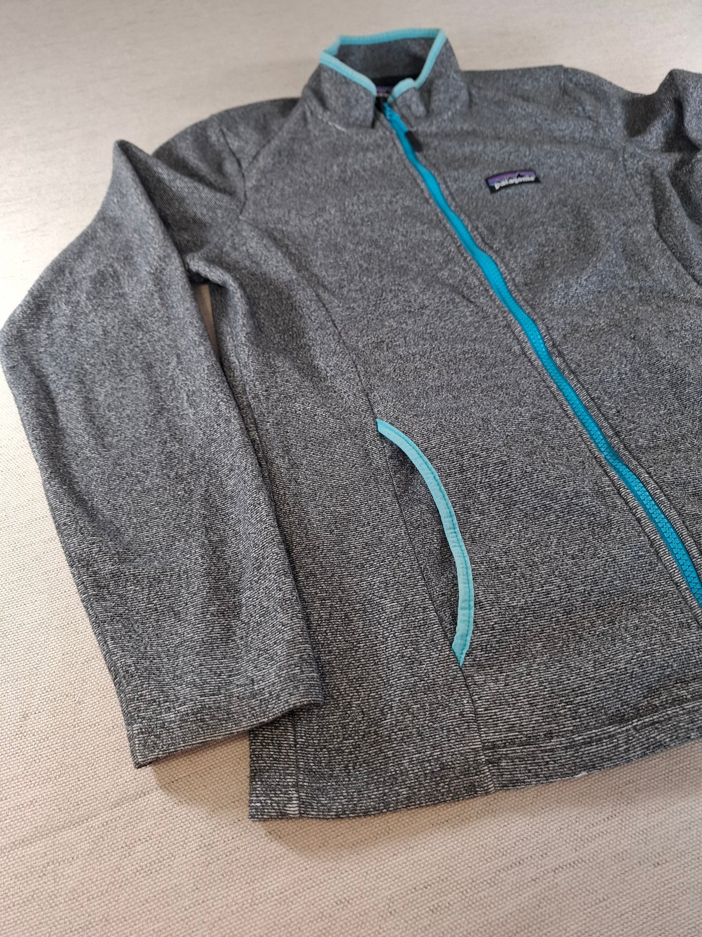001534 – Patagonia Fleece Jacket – Grey/Mint, Size Women's M