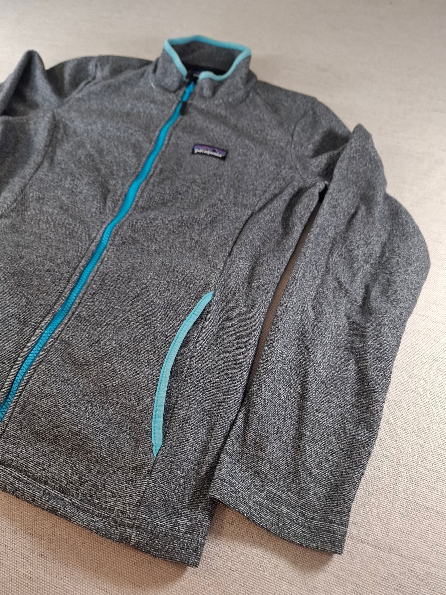 001534 – Patagonia Fleece Jacket – Grey/Mint, Size Women's M