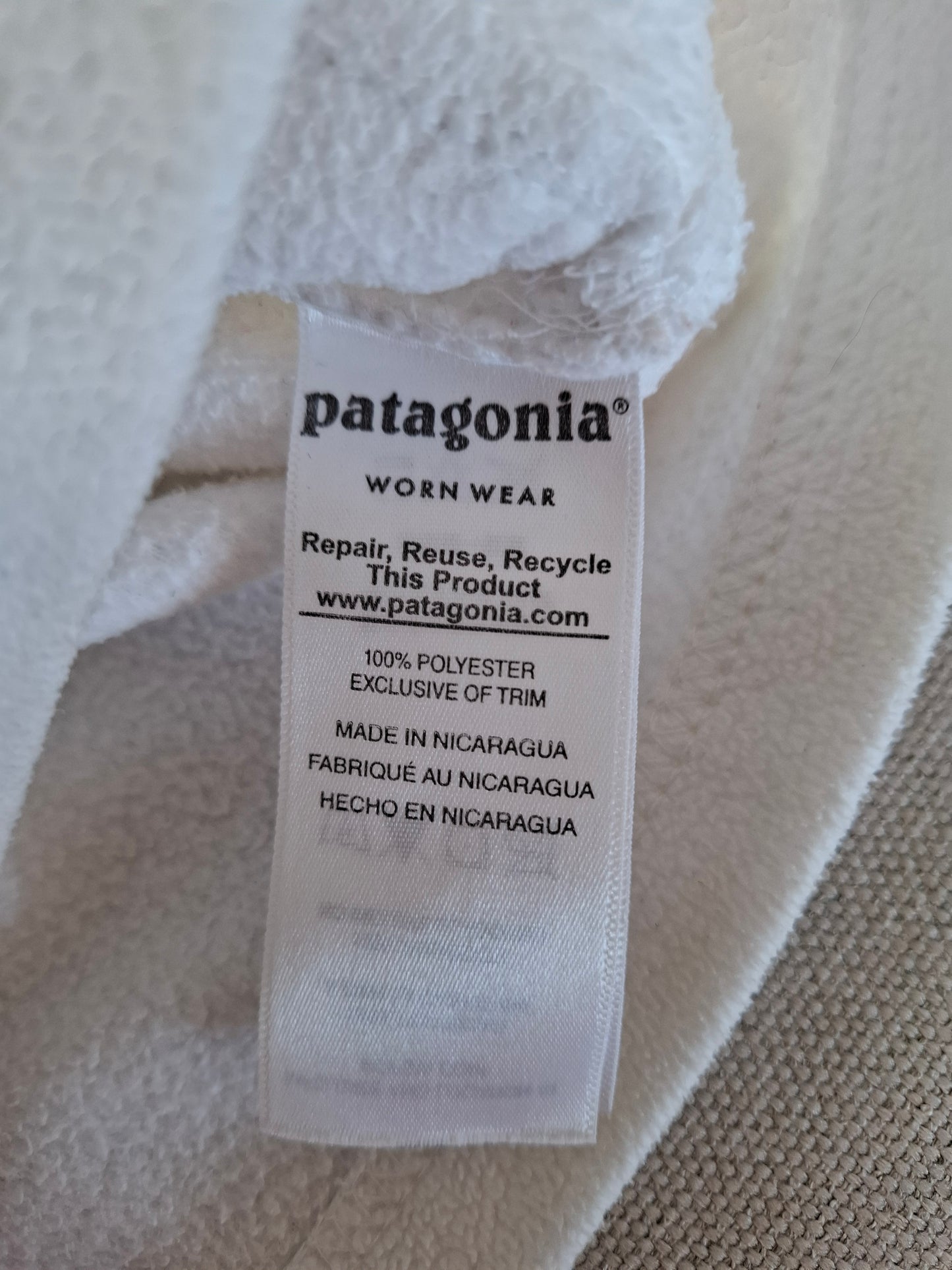 001535 – Patagonia Fleece Jacket – White, Size M