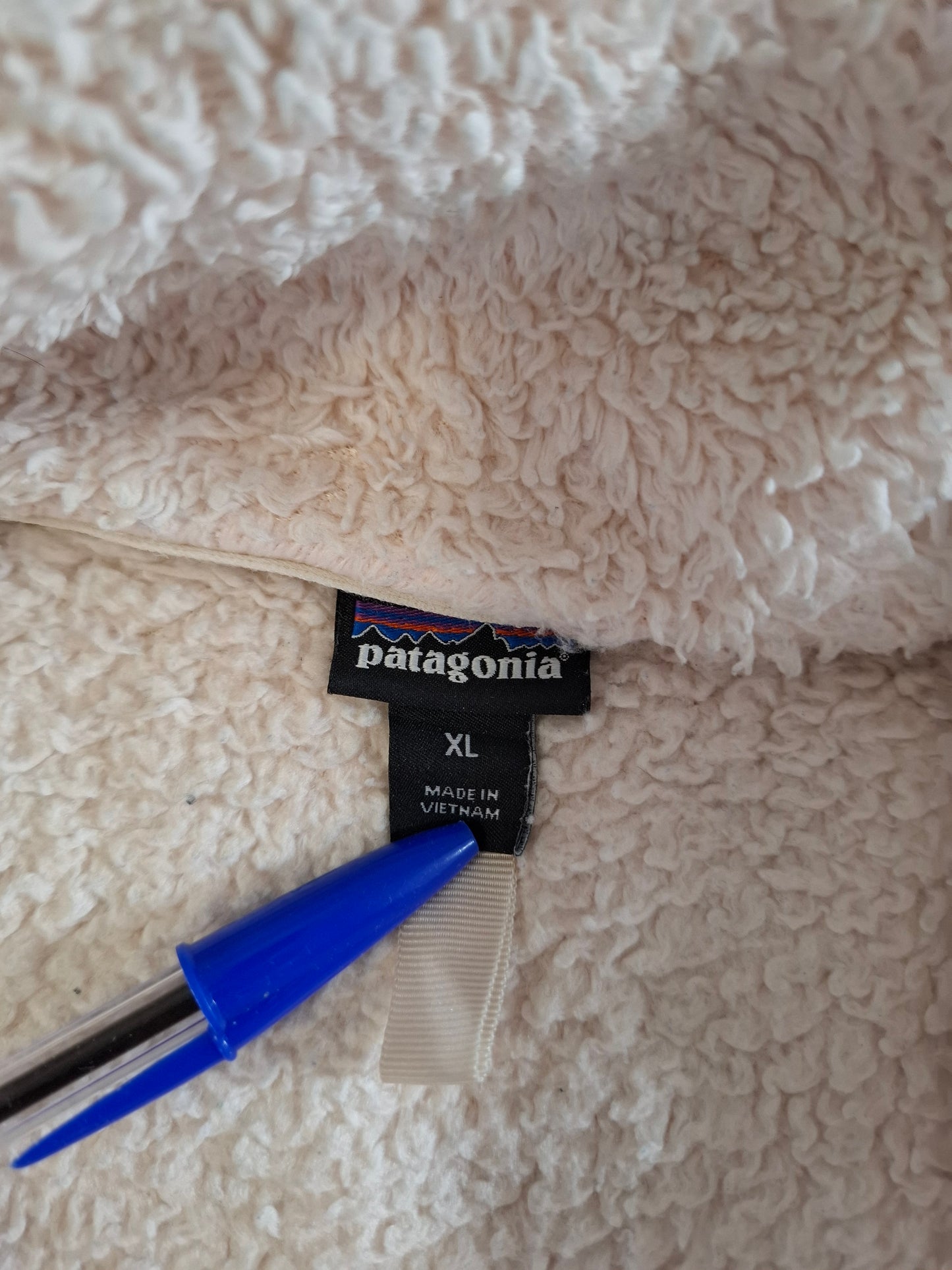 001541 – Patagonia Quarter-Zip Fleece – Cream, Size XL