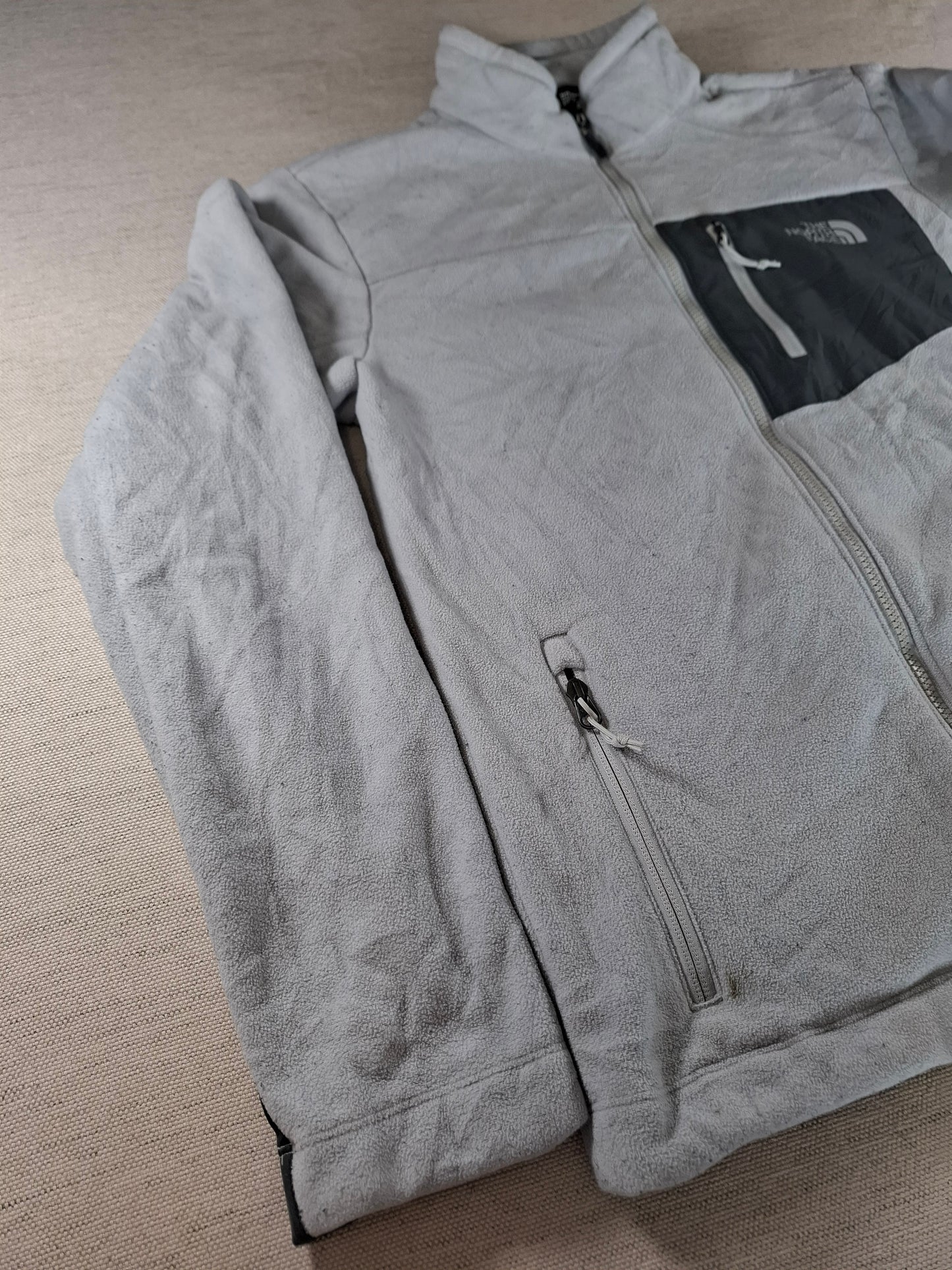 001555 – The North Face Fleece Jacket – Grey, Size Men's S