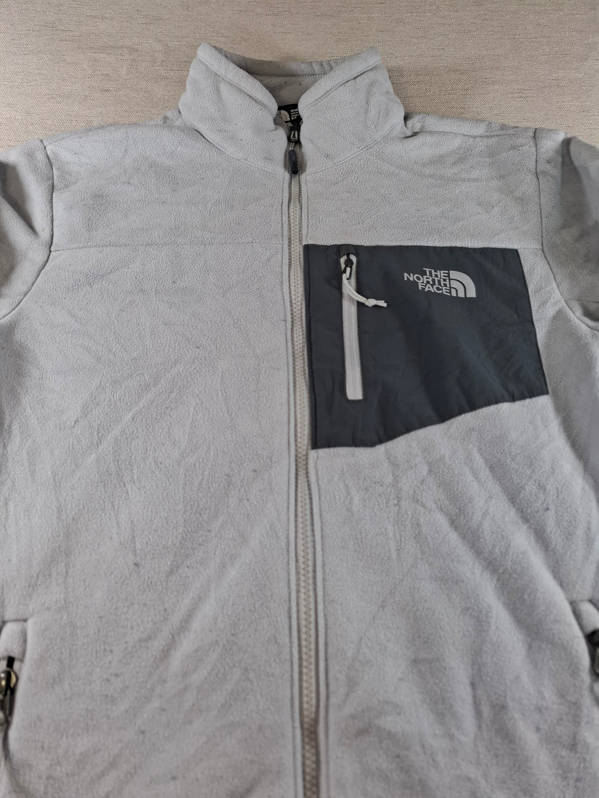 001555 – The North Face Fleece Jacket – Grey, Size Men's S