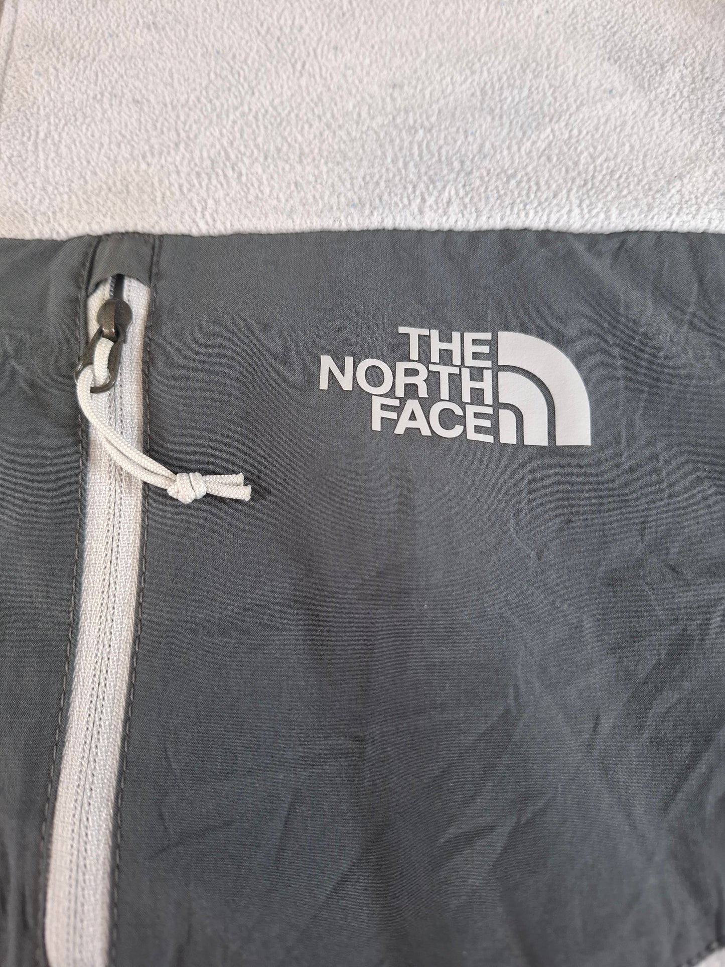 001555 – The North Face Fleece Jacket – Grey, Size Men's S