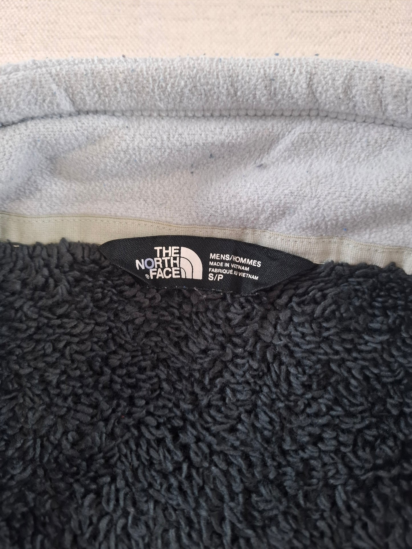 001555 – The North Face Fleece Jacket – Grey, Size Men's S