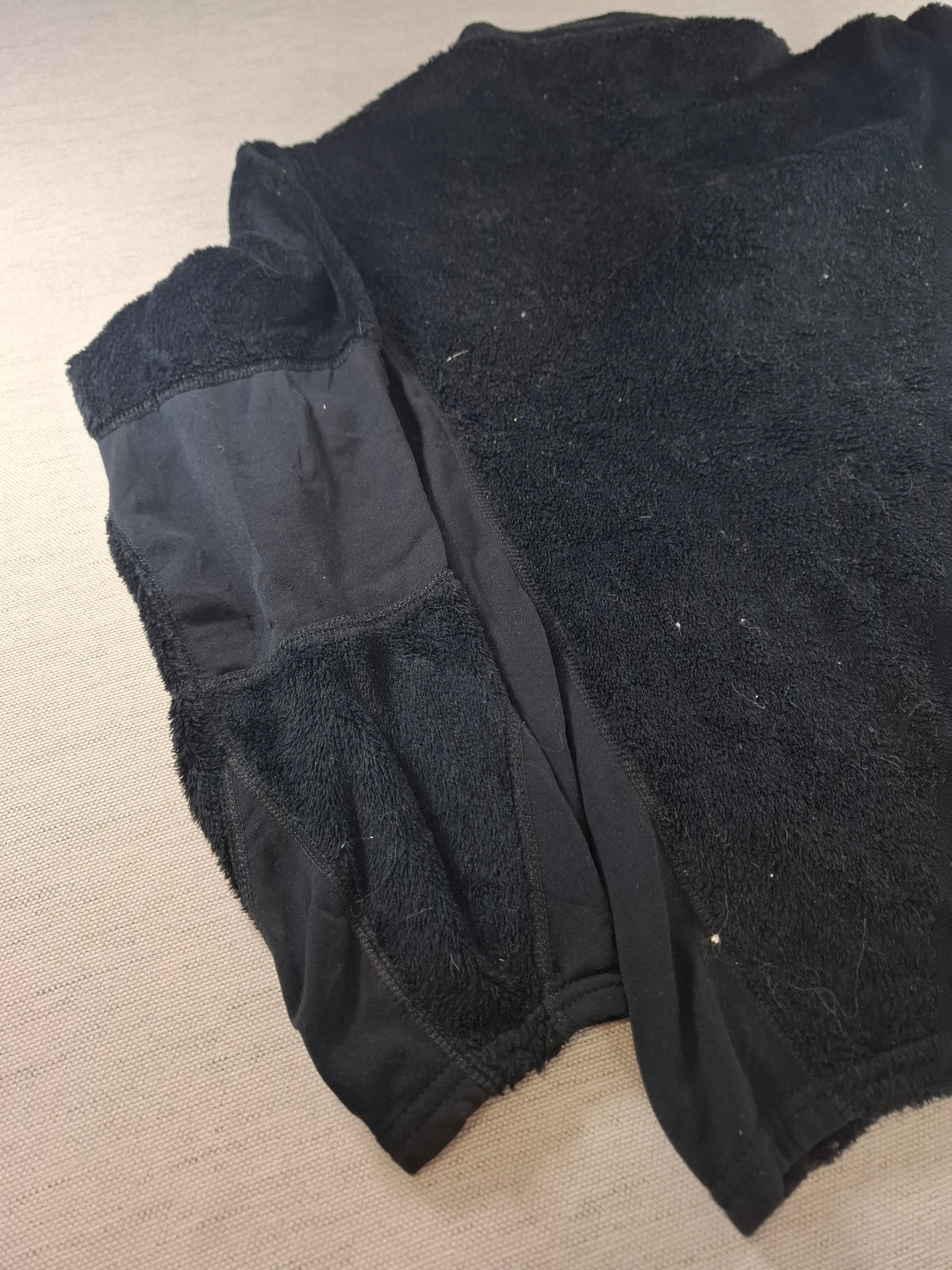 001556 – Patagonia Fleece Jacket – Black, Size S