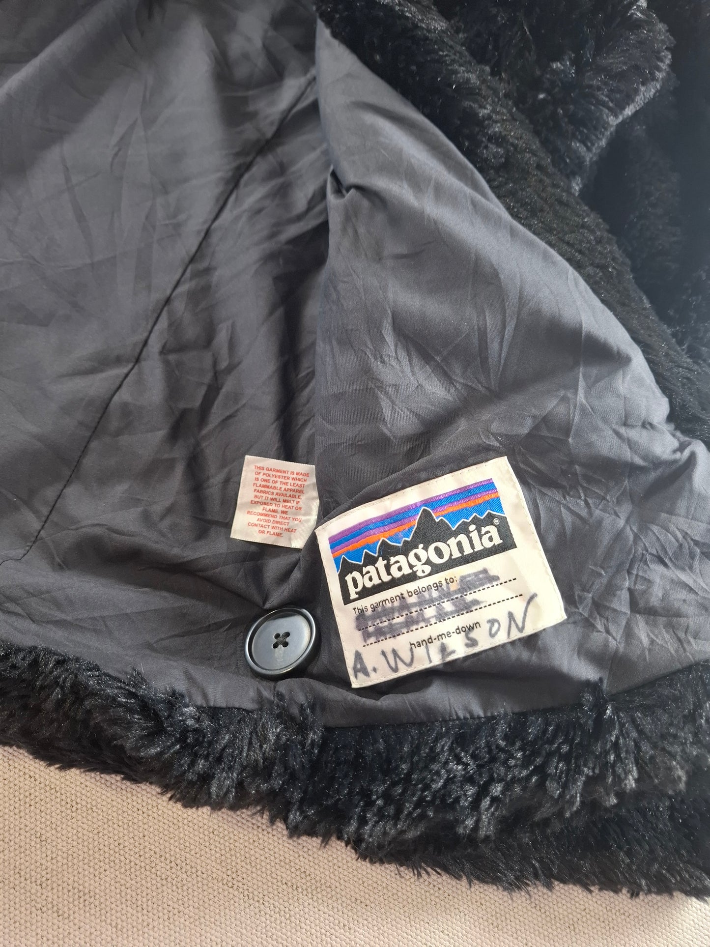001557 – Patagonia Fleece Jacket – Black, Size Kids 5-6 years