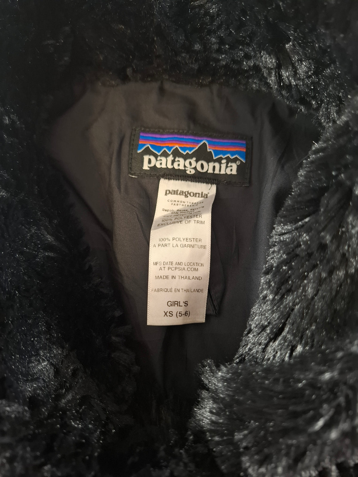 001557 – Patagonia Fleece Jacket – Black, Size Kids 5-6 years