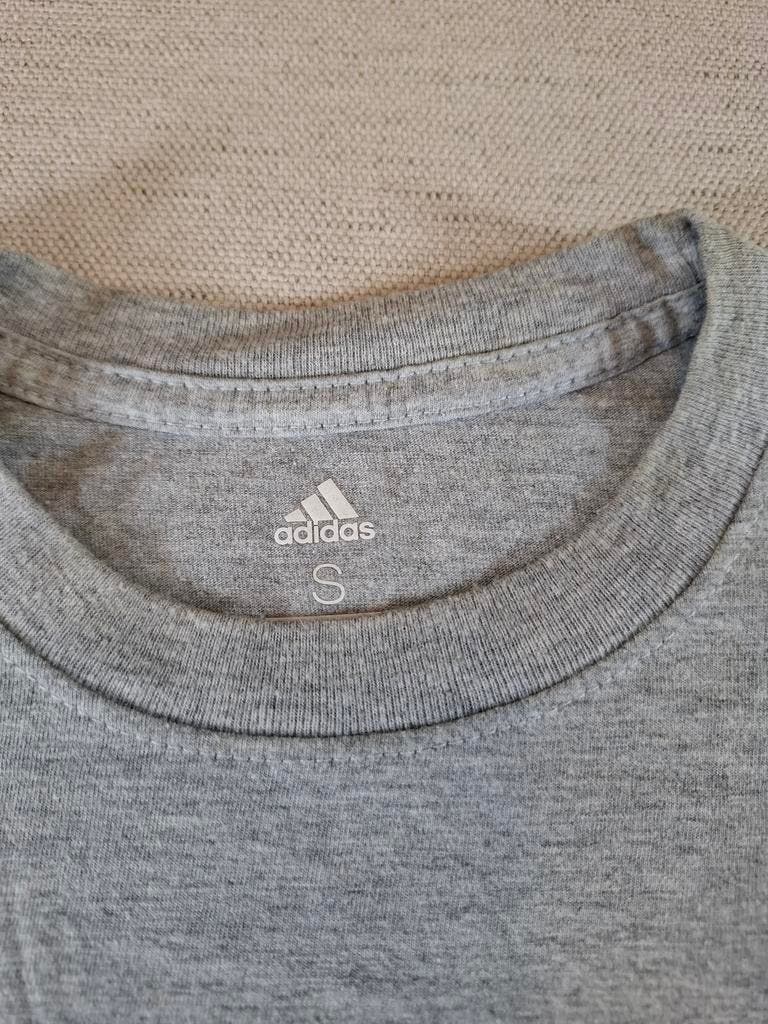 000128 – Adidas T-Shirt – Grey, Size S