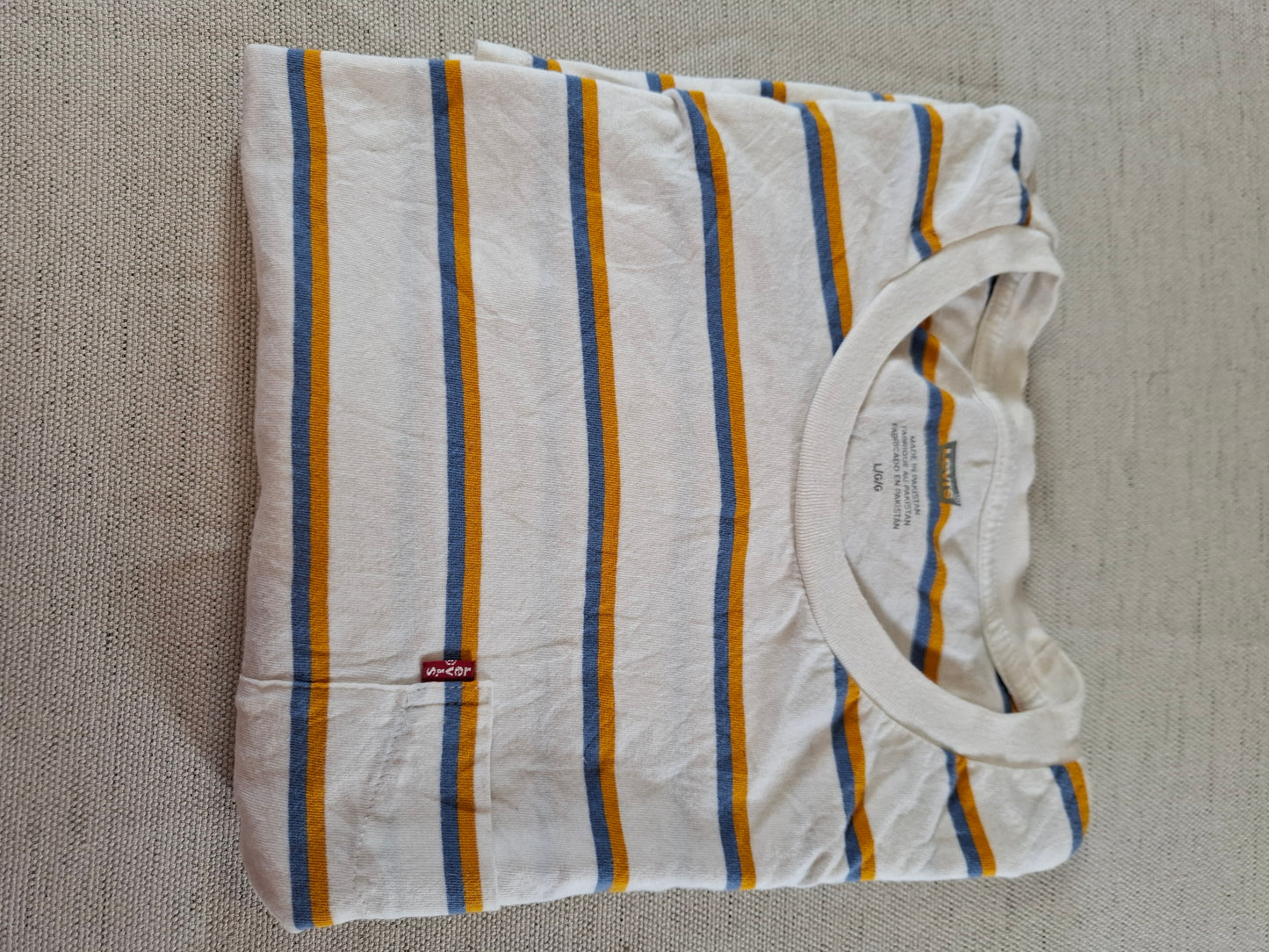 001137 Levi's T-shirt size L White/ Yellow/ Blue striped.
