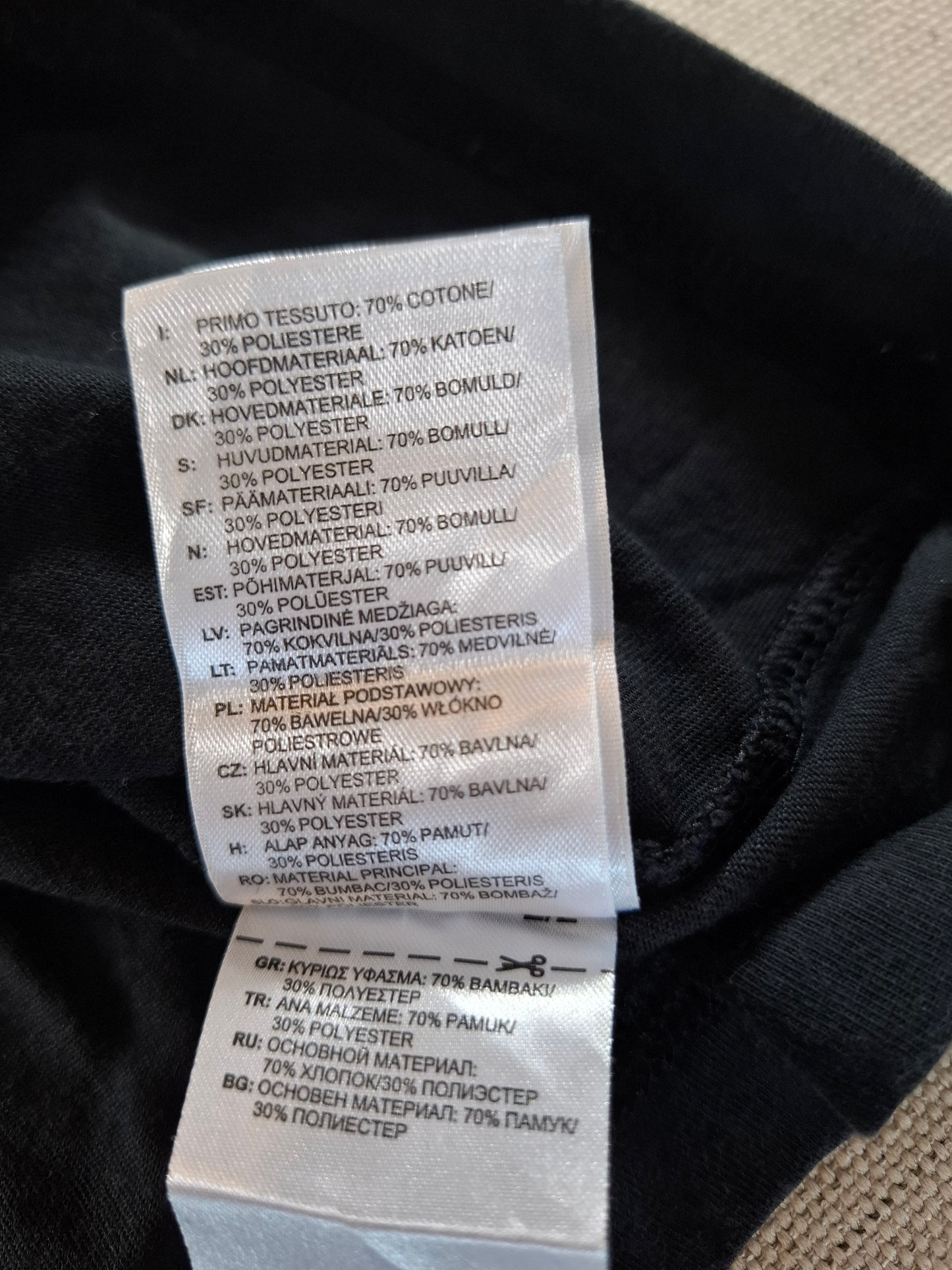 000946 Adidas T-shirt size XL Black