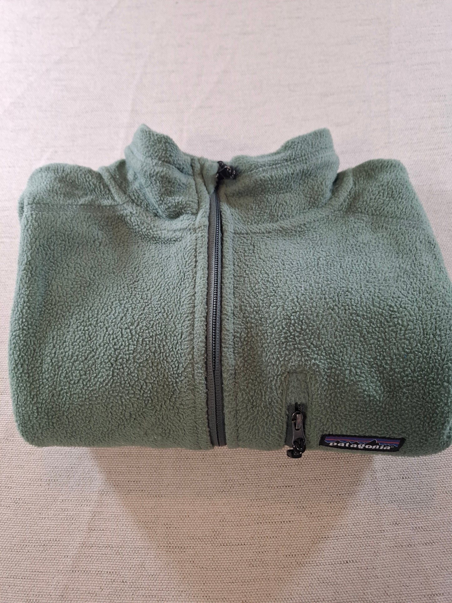 000950 Patagonia Fleece size Women's M Dark green